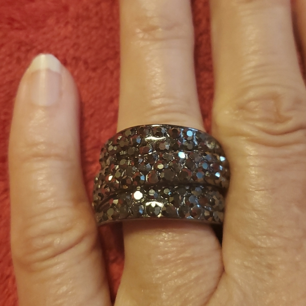 Black stone ring